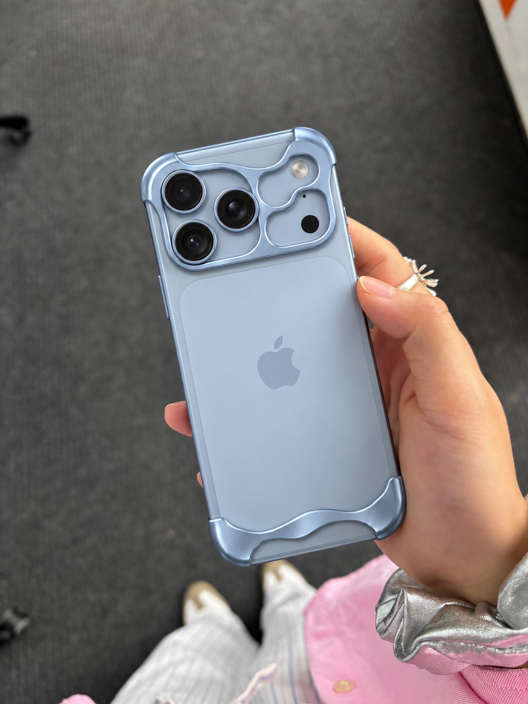 Coque Métal KOKKZ – iPhone 18 Pro / 18 Pro Max – Bleu