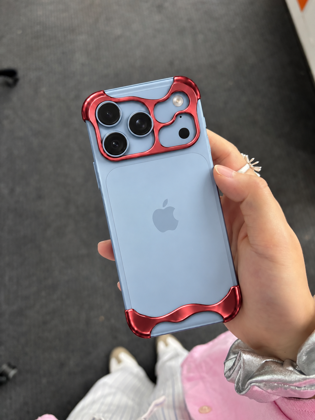 Coque Métal KOKKZ – iPhone 18 Pro / 18 Pro Max – Rouge
